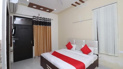 Deluxe Double Room, City View | Iron/ironing board, free WiFi