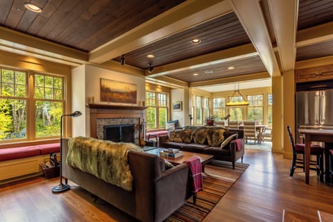 living room 1 with daybed windows 