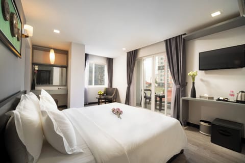 Deluxe Double Room | Egyptian cotton sheets, premium bedding, pillowtop beds, minibar
