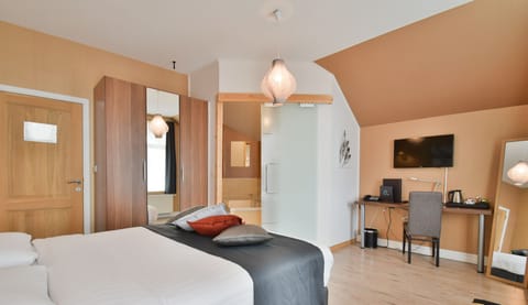 Classic Double Room, Balcony | Premium bedding, blackout drapes, soundproofing, free WiFi