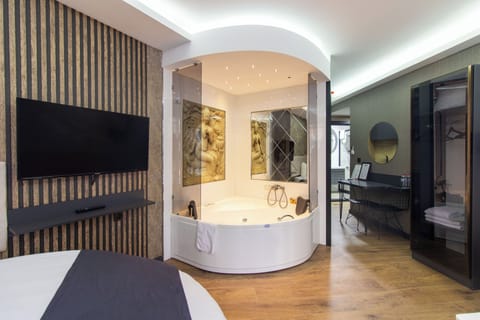 Superior Room, Hot Tub | Jetted tub