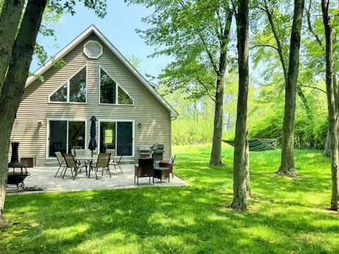 Welcome Home to TLC By The Lake - A Woodland Cottage Moments from Lake Michigan