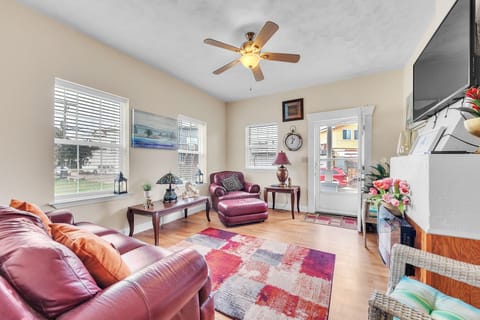 House, 3 Bedrooms | Living area | Smart TV