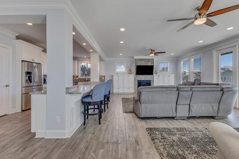 Main Living Area (2nd Floor)