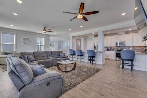 Main Living Area (2nd Floor)