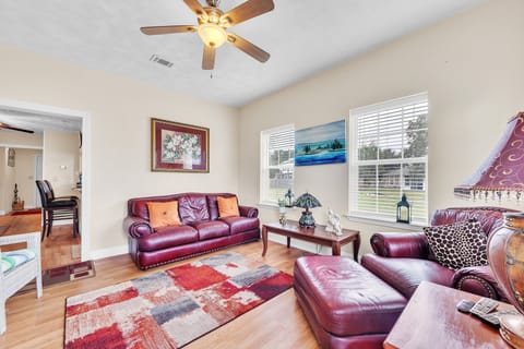 Home Decor, Furniture, Indoors, Living Room, Couch