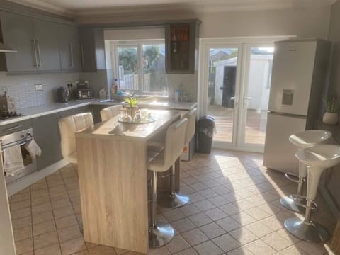 House | Private kitchen | Fridge, microwave, oven, stovetop