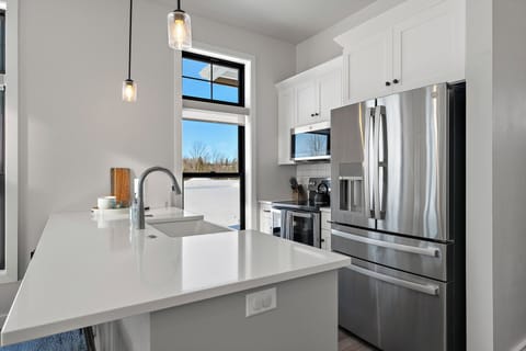 Brand new unit with new appliances