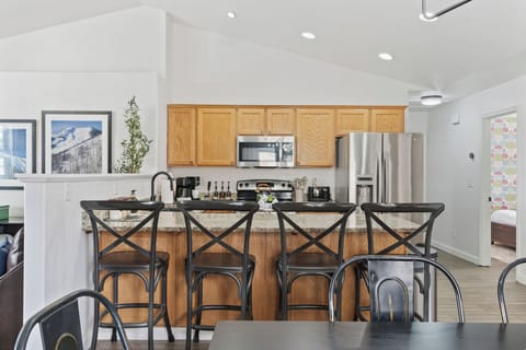 Breakfast bar or cocktail bar, you decide