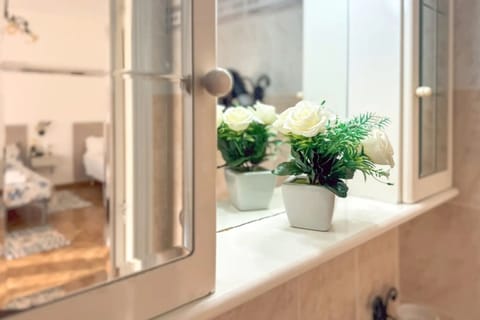 Room, 1 Bedroom, Smoking, Patio | Bathroom