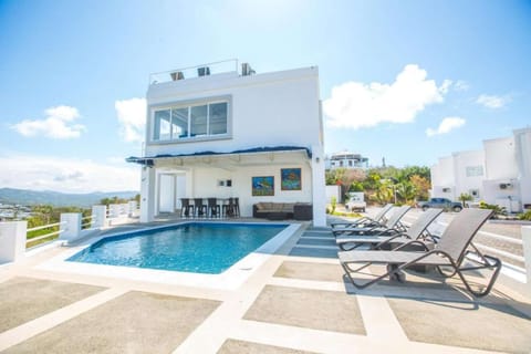 Mountain View 3 BR.