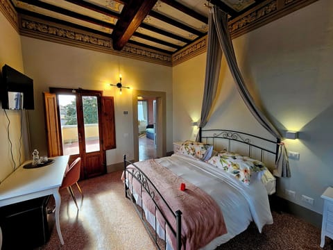 Standard Quadruple Room, Balcony | Desk, WiFi (free)