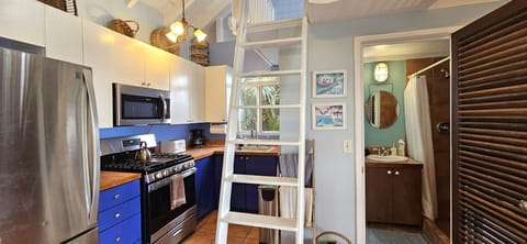 Kitchen & upstairs bathroom