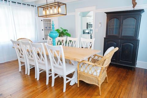 Dining Room w/ Seating For 10