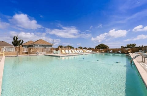 Take advantage of the Sandpiper Cay community amenities including a community pool,* playground, clubhouse, and tennis courts!