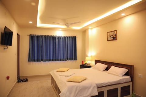 Deluxe Double Room, City View | Soundproofing, WiFi (free)