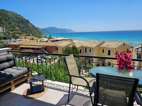Apartment | Outdoor dining