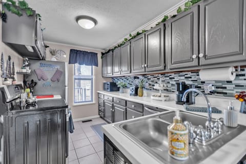 House, 2 Bedrooms | Private kitchen | Fridge, oven, dishwasher, coffee/tea maker