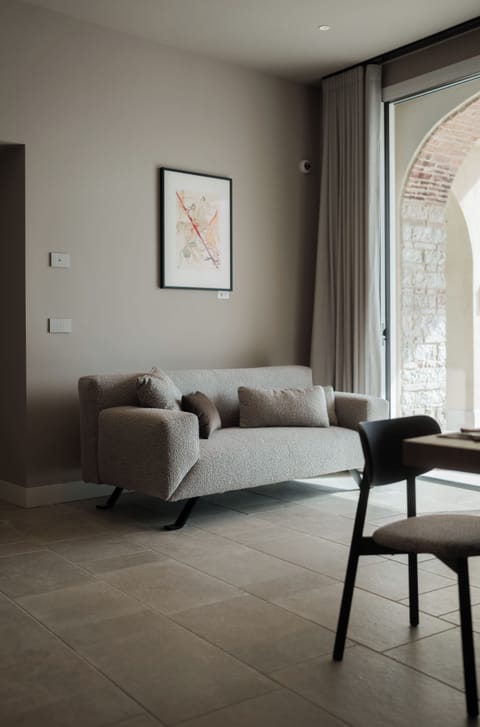 Free daily full breakfast