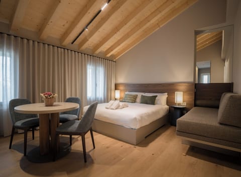 Deluxe Triple Room | In-room safe, soundproofing, free WiFi