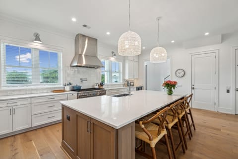 Kitchen Island w/ 4 Stools