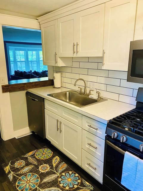 Full stocked kitchen with diswasher