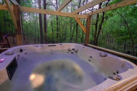 8d8b1efc-8edd-4bb9-a249-e0baafd2926c