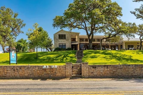 River Oaks Lodge - Main House Street View