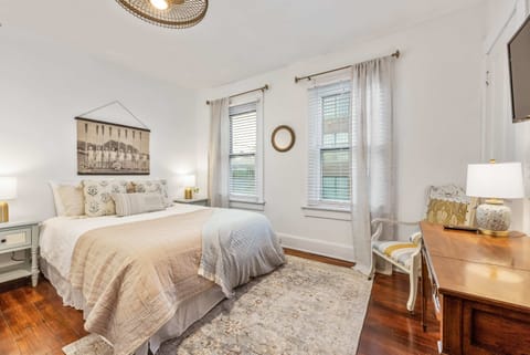 Townhome, 2 Queen Beds, Kitchen, Garden View (German Charm 1) | 2 bedrooms, individually decorated, individually furnished, desk