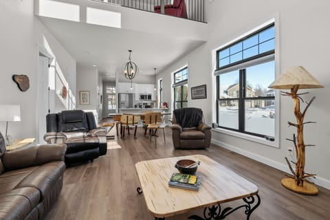 Brand new 2025 build with plenty of light