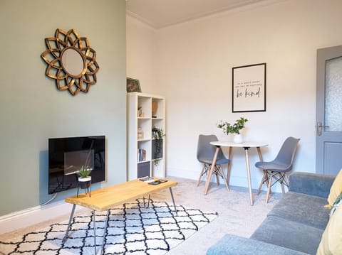 Comfort Apartment | Living area | Flat-screen TV