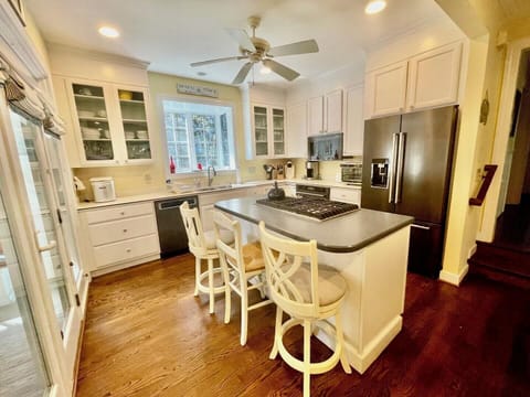 House, Multiple Beds, Kitchen, Garden View | Private kitchen | Coffee/tea maker