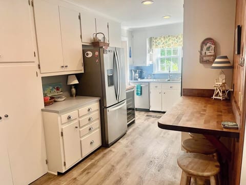 Cottage, Multiple Beds, Patio, Garden View | Private kitchen | Coffee/tea maker