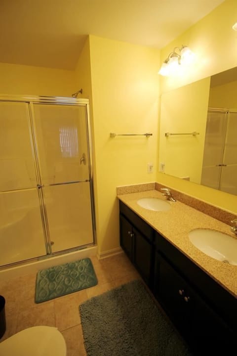 Townhome, Multiple Beds, Kitchen, Garden View | Bathroom