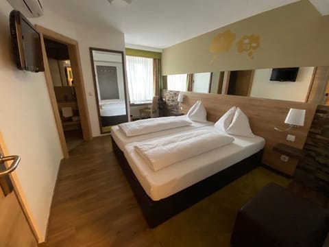 Economy Room, 1 Bedroom | In-room safe, blackout drapes, soundproofing, free WiFi