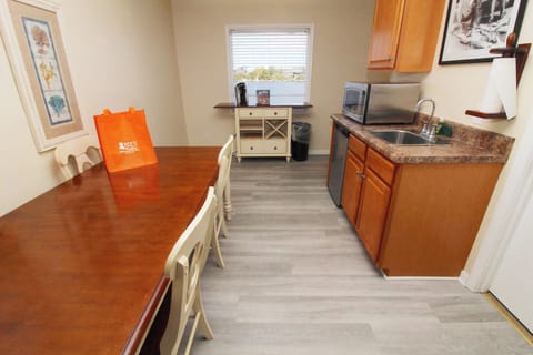 Interior of Room 7 at the Fin n Feather Waterside Inn