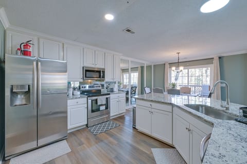 House (3 Bedrooms) | Interior