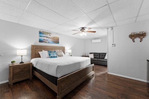 Condo, 1 Bedroom | 1 bedroom, WiFi (free)