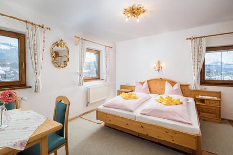 Individually decorated, individually furnished, laptop workspace