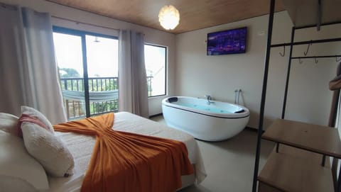 Jetted tub