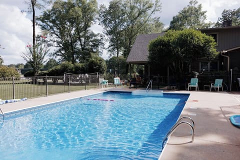 SEASONAL POOL - 