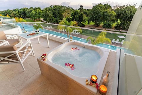 Amoré Sunset: Spacious Whirpool  Suite (1921)