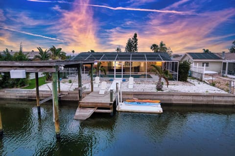 Welcome to Your Coastal Escape in Apollo Beach! 