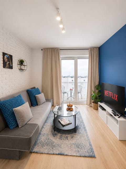 Comfort Apartment, Balcony, City View | Living area | 40-inch TV with digital channels