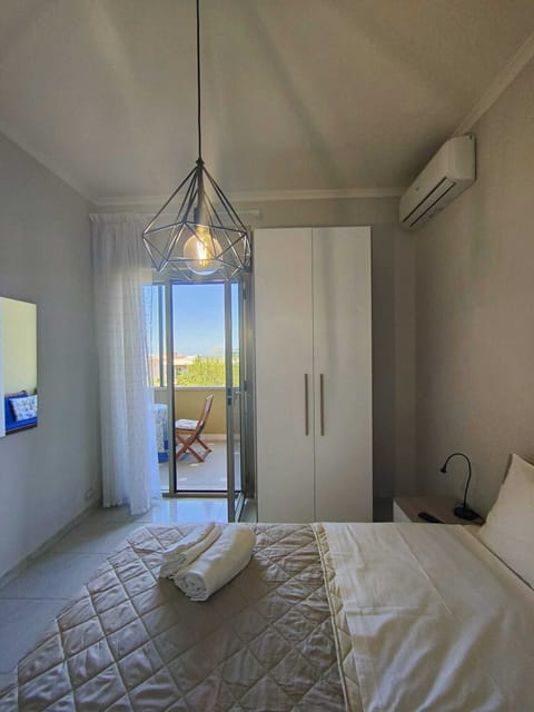 Comfort Apartment, Sea View | 2 bedrooms, down comforters, blackout drapes, iron/ironing board