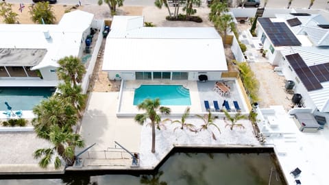 Coastal Charm by Tropical Sands Accommodations