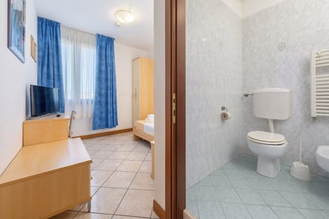 Desk, laptop workspace, free WiFi