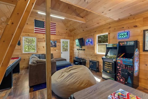Bunkhouse (include in The Hearth rental)- Gamers' Paradise