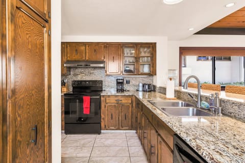 Full kitchen with premium dish ware and appliances