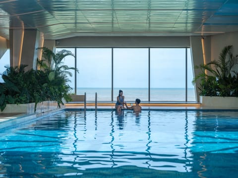 2 indoor pools